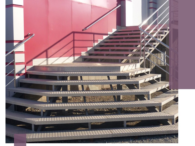 Лестницы для магазина в Алапаевске — изготовление и монтаж