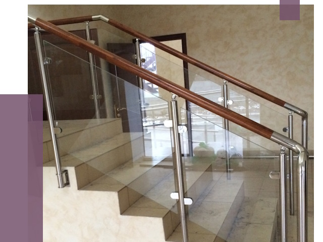 Комбинированные перила из металла и дерева в Алапаевске