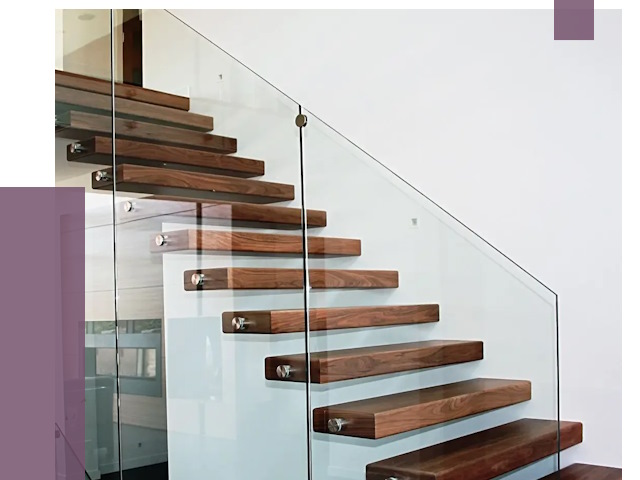 Стеклянные перила для лестницы в Алапаевске от 15522 руб.