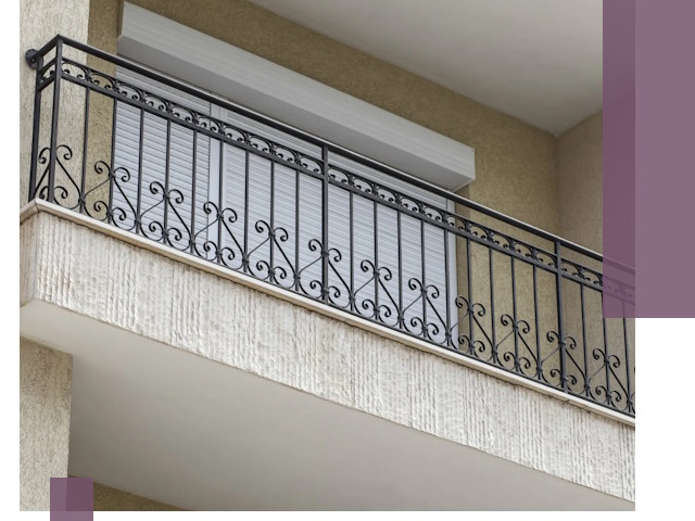 Балконные ограждения из металла и стекла в Алапаевске для домов