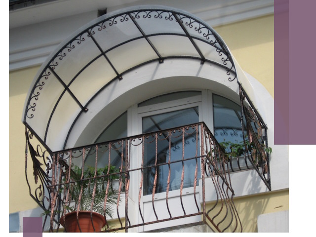 Козырьки над балконом в Алапаевске — изготовление и монтаж