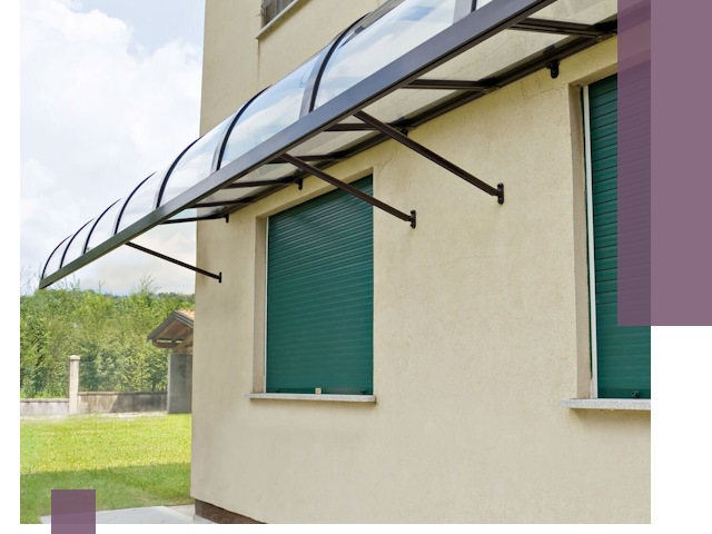 Козырьки над окнами в Алапаевске — изготовление и монтаж по выгоде